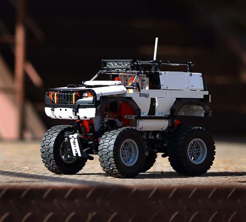 Смарт-конструктор с возможностью программирования Xiaomi Intelligent Building Blocks Four-Wheel Drive YYSQC01IQI