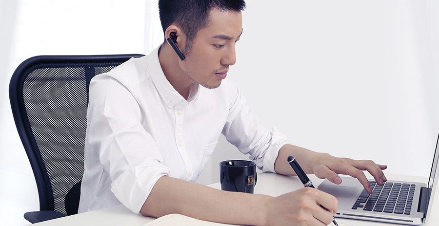 Bluetooth-гарнитура Xiaomi Mi Bluetooth Headset в деле