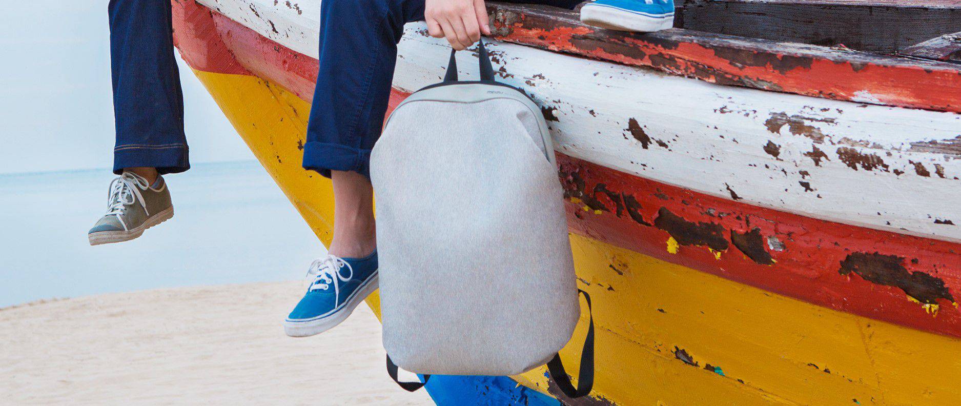 Изображение Рюкзака Meizu Travel Backpack серый вблизи