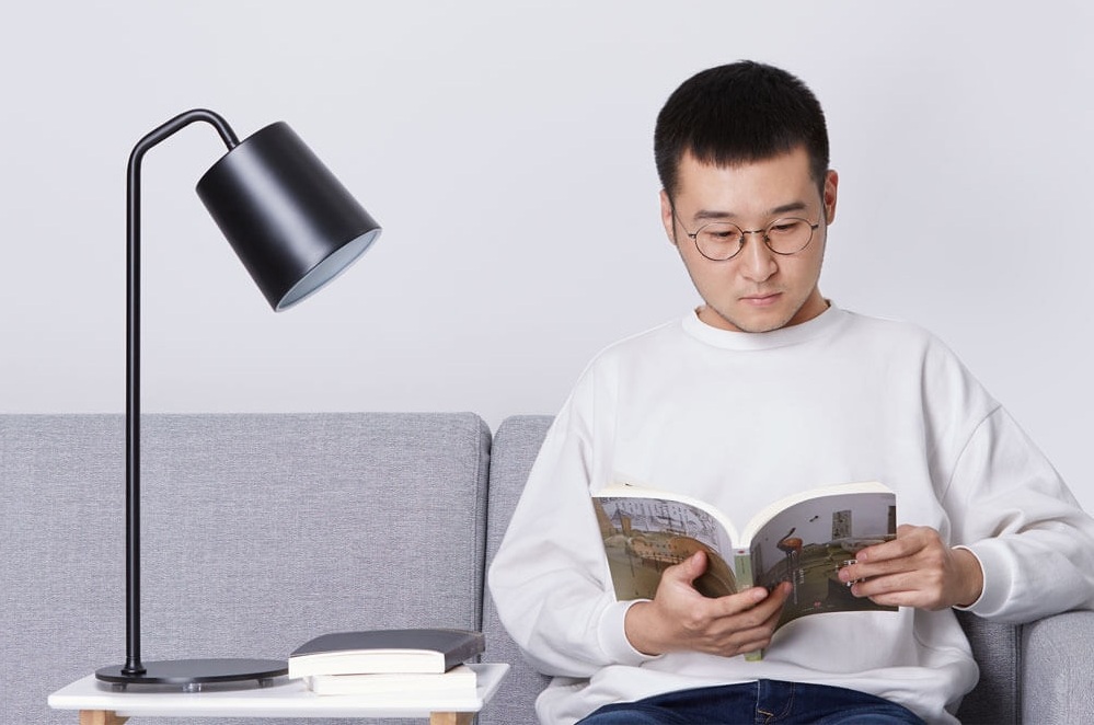 Настольная лампа Xiaomi Yeelight Minimalist E27 в работе