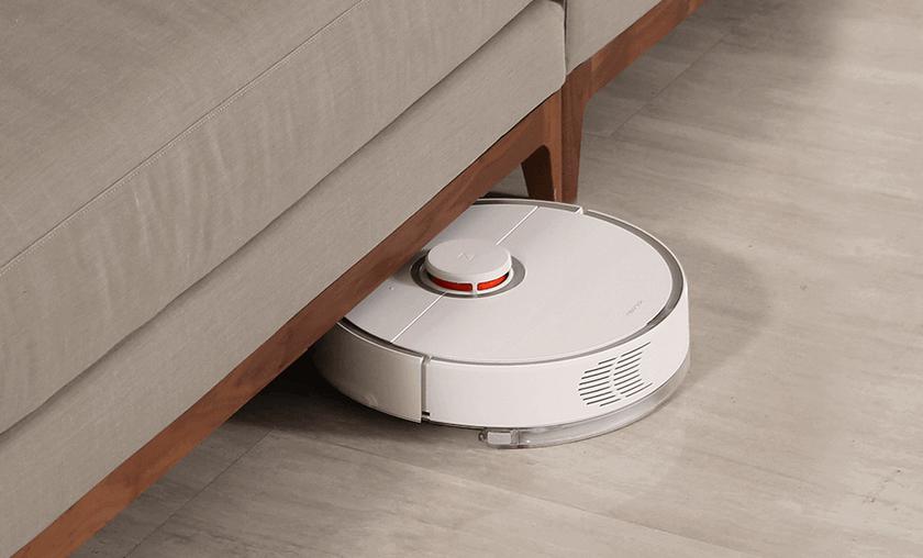 Робот пылесос Xiaomi Mi Roborock Sweep One вблизи
