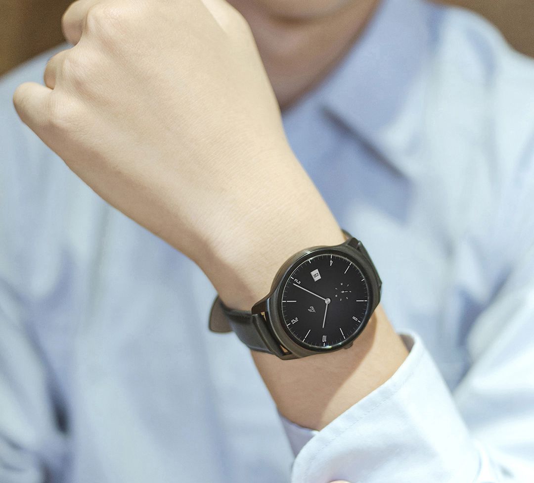 Смарт-часы Xiaomi Ticwatch Smart Watch Classic Sapphire на руке