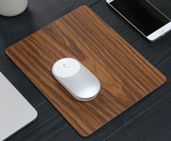 Изображение мышки Xiaomi на столе